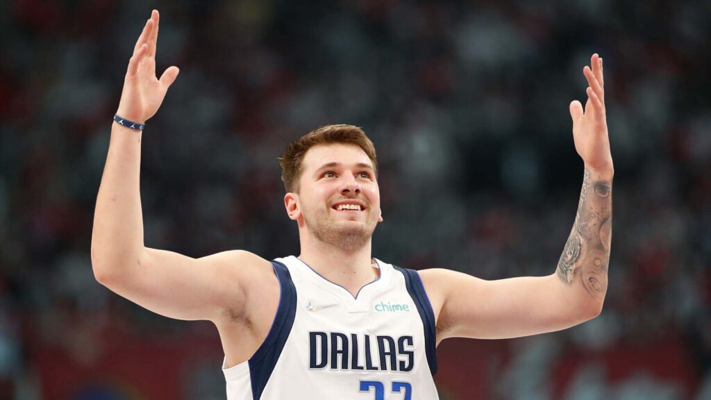 2025 NBA交易快訊:湖人獲得東契奇,獨行俠換來戴維斯,這筆交易誰最有利?